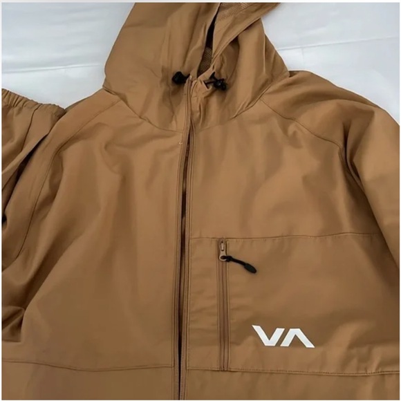 RV CA Kevin jacket large new with tag